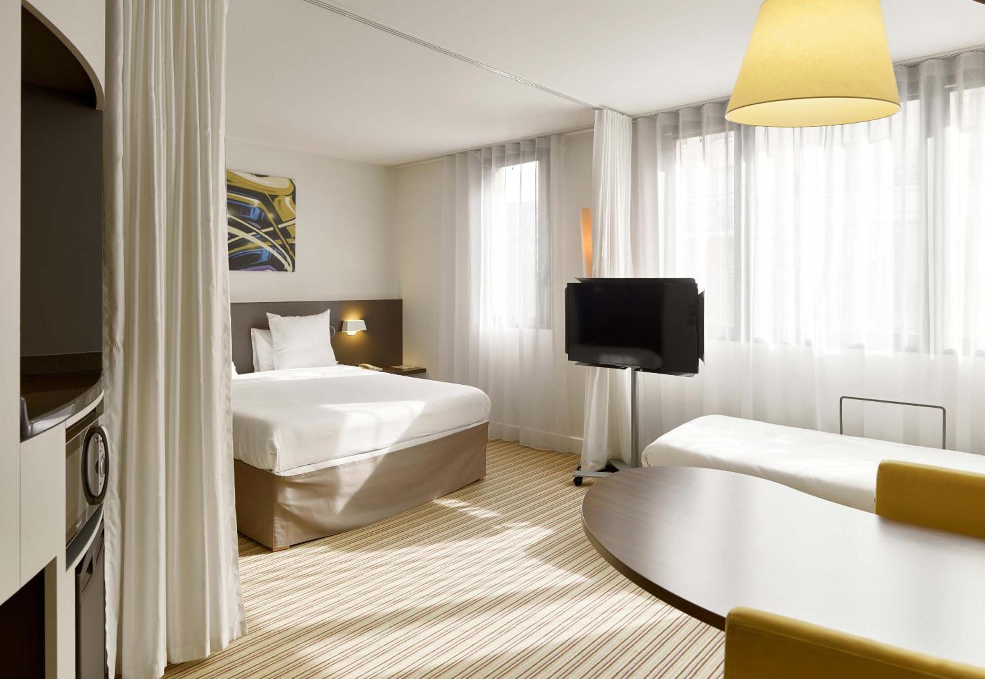 B&B Hotel Rueil-Malmaison Gare Экстерьер фото
