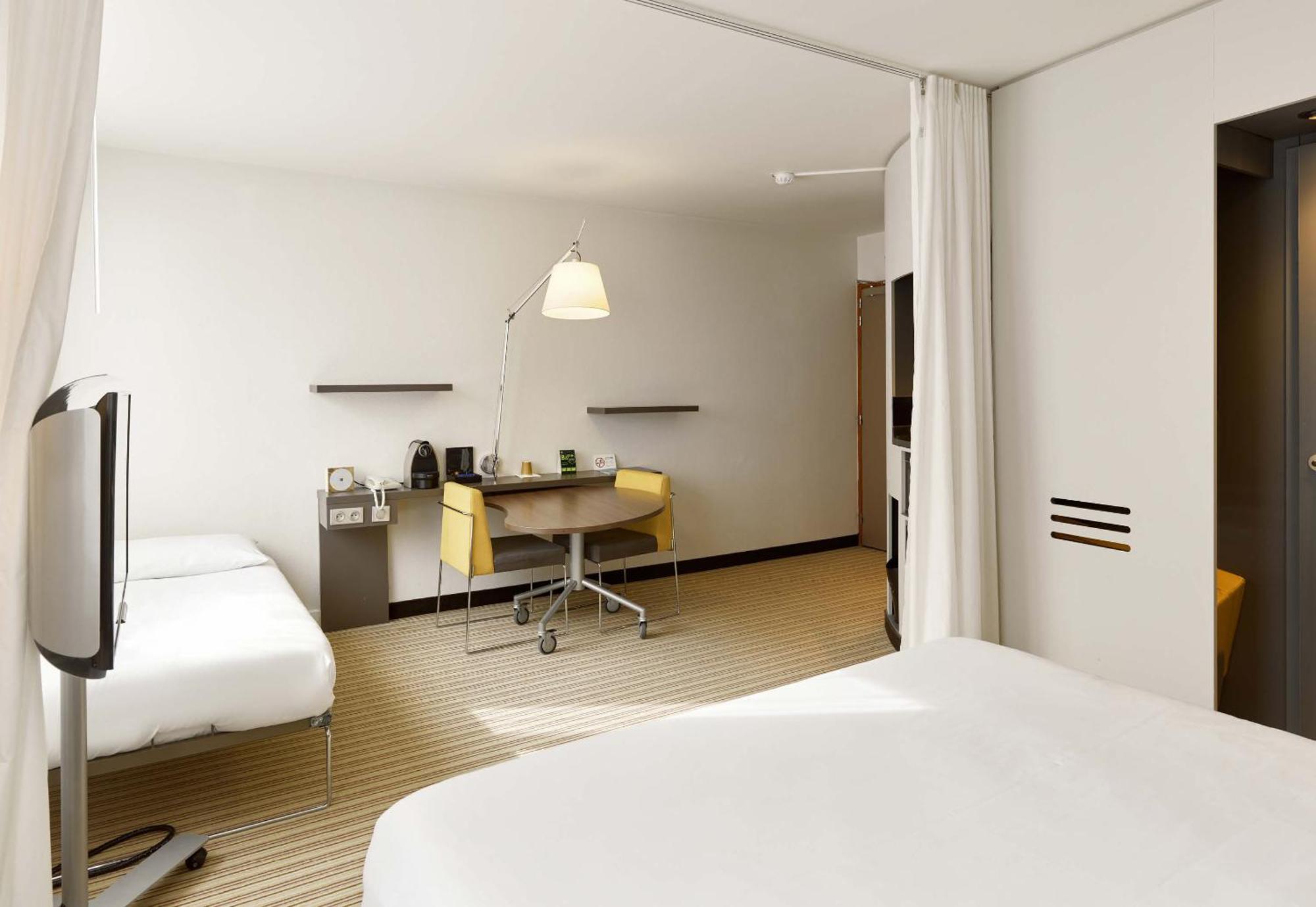 B&B Hotel Rueil-Malmaison Gare Экстерьер фото