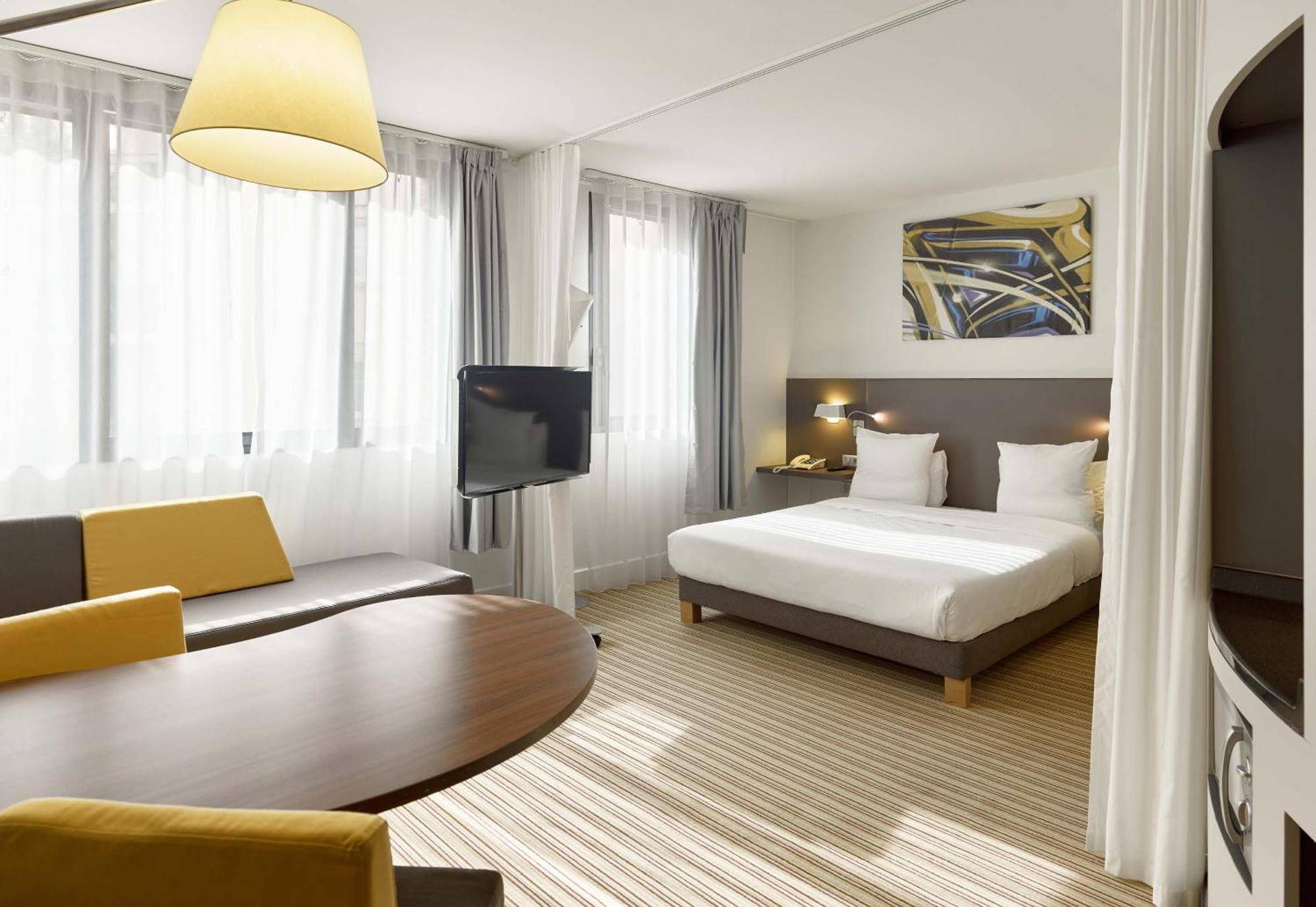 B&B Hotel Rueil-Malmaison Gare Экстерьер фото