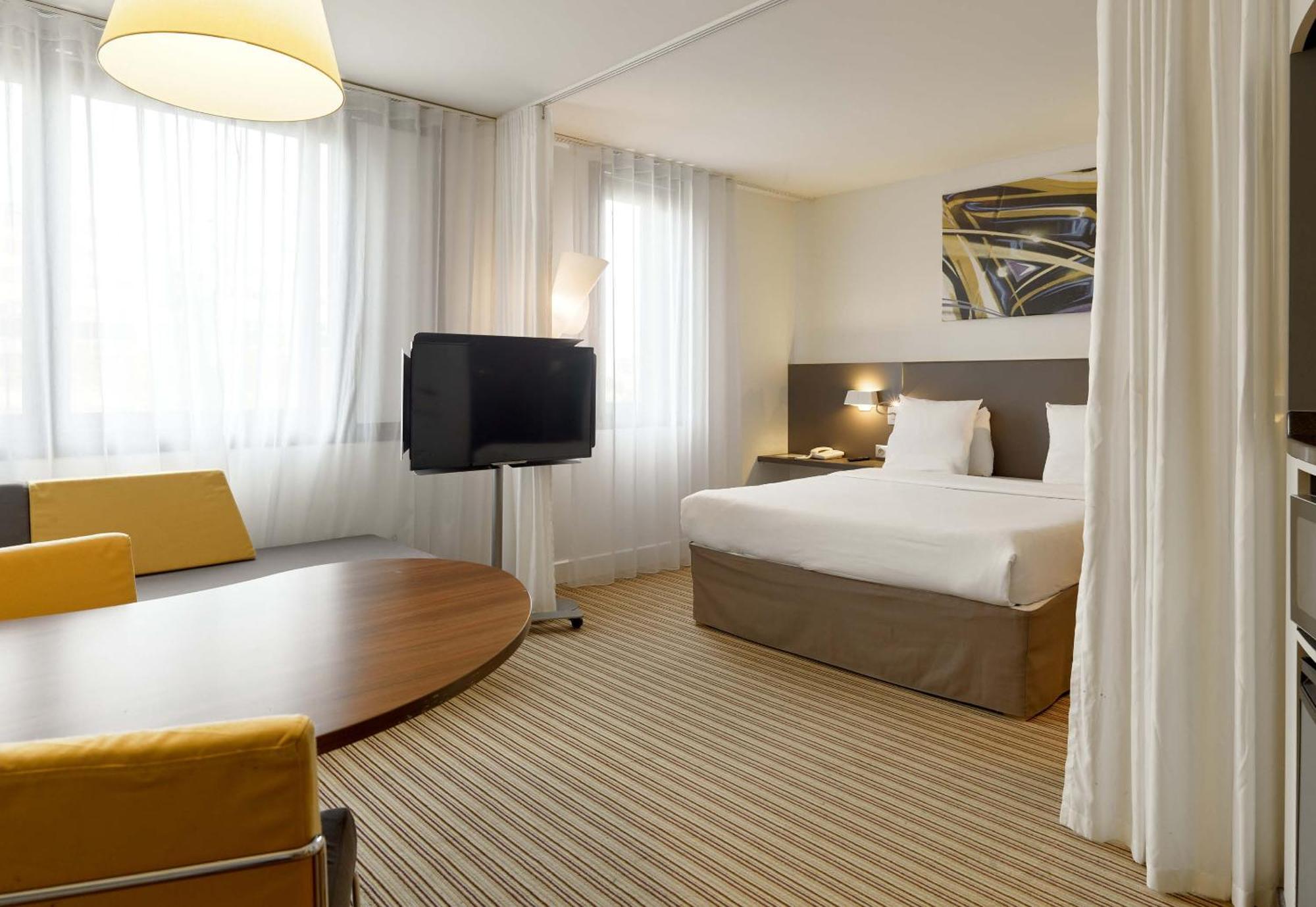 B&B Hotel Rueil-Malmaison Gare Экстерьер фото