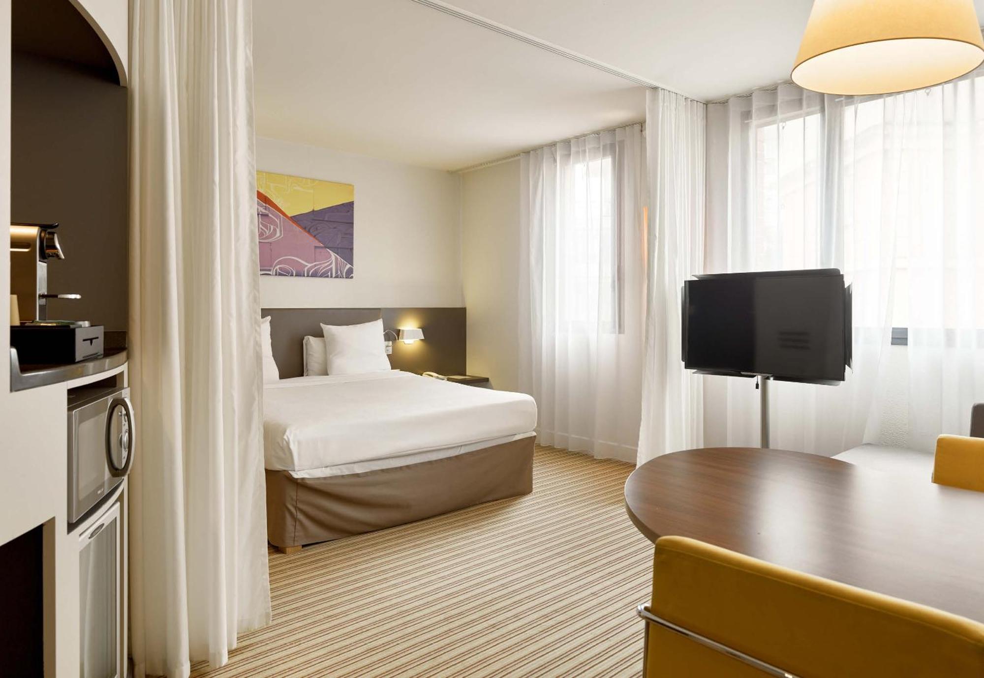 B&B Hotel Rueil-Malmaison Gare Экстерьер фото