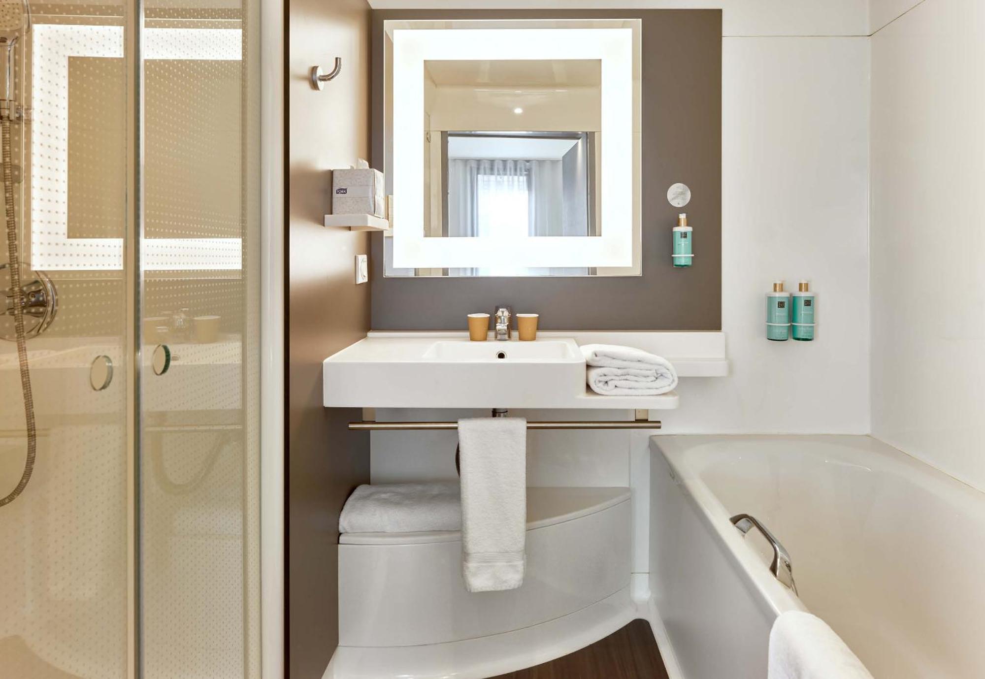 B&B Hotel Rueil-Malmaison Gare Экстерьер фото