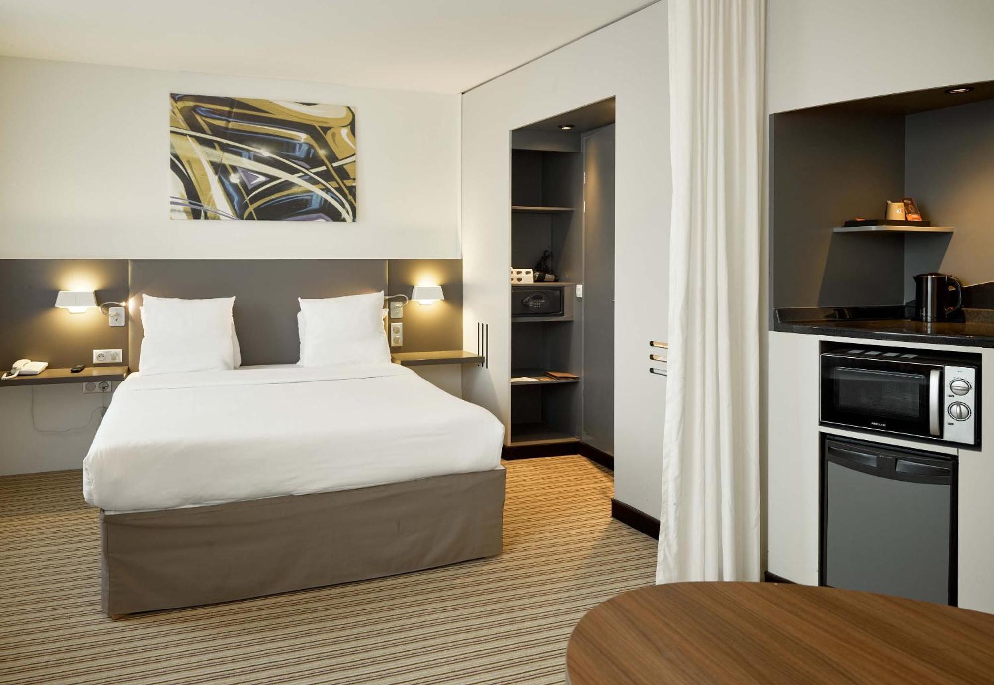 B&B Hotel Rueil-Malmaison Gare Экстерьер фото