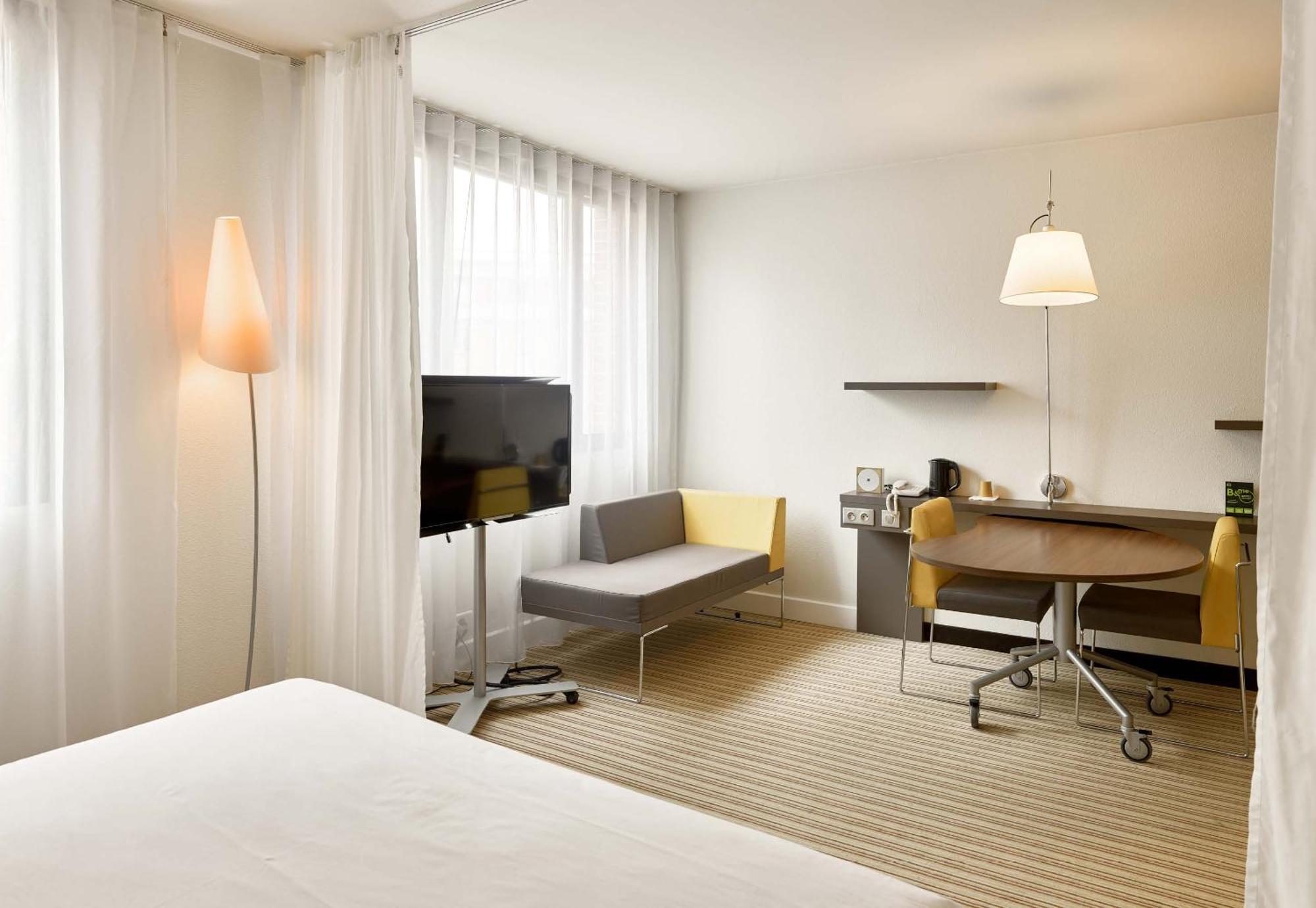 B&B Hotel Rueil-Malmaison Gare Экстерьер фото