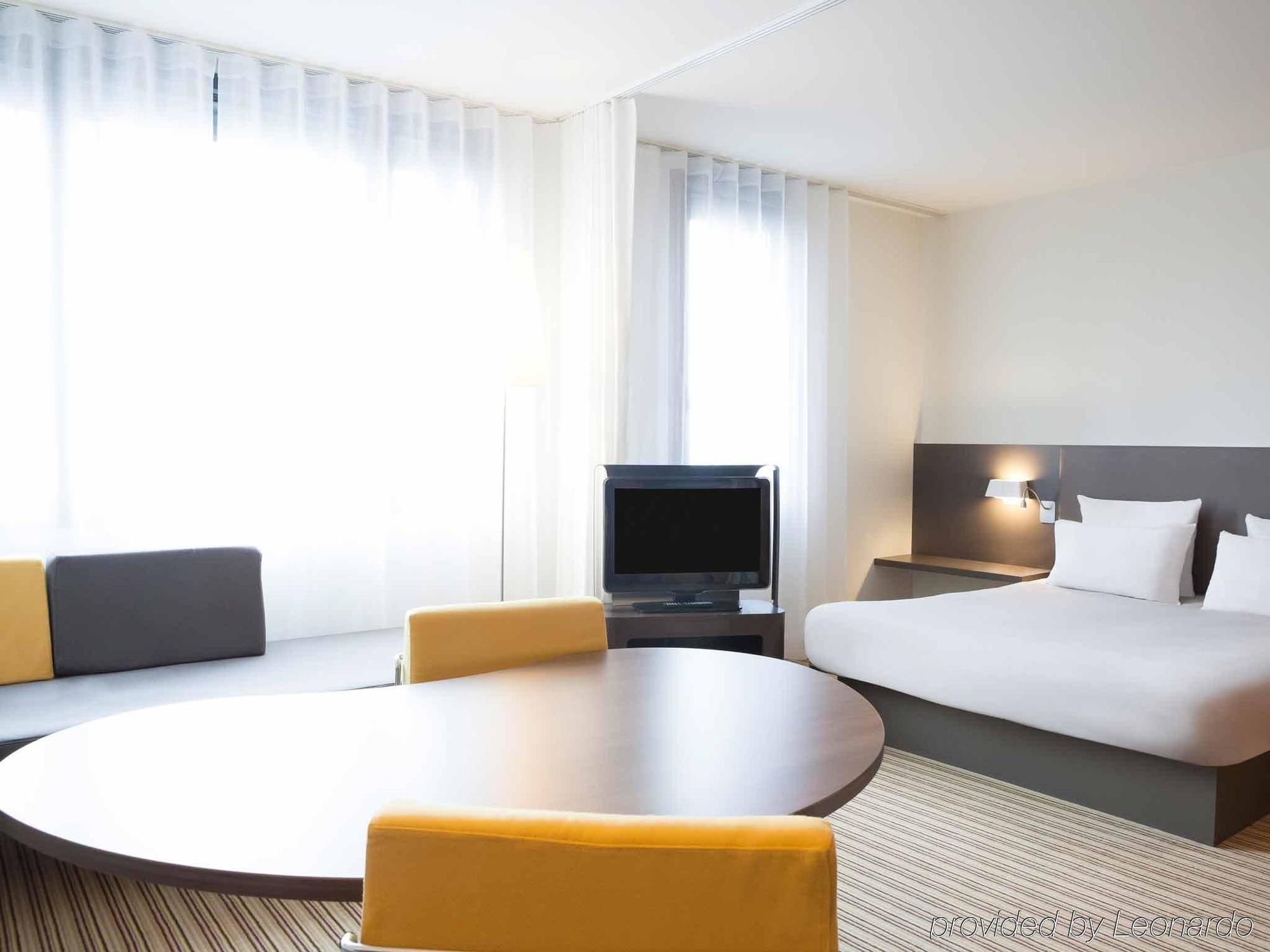 B&B Hotel Rueil-Malmaison Gare Экстерьер фото