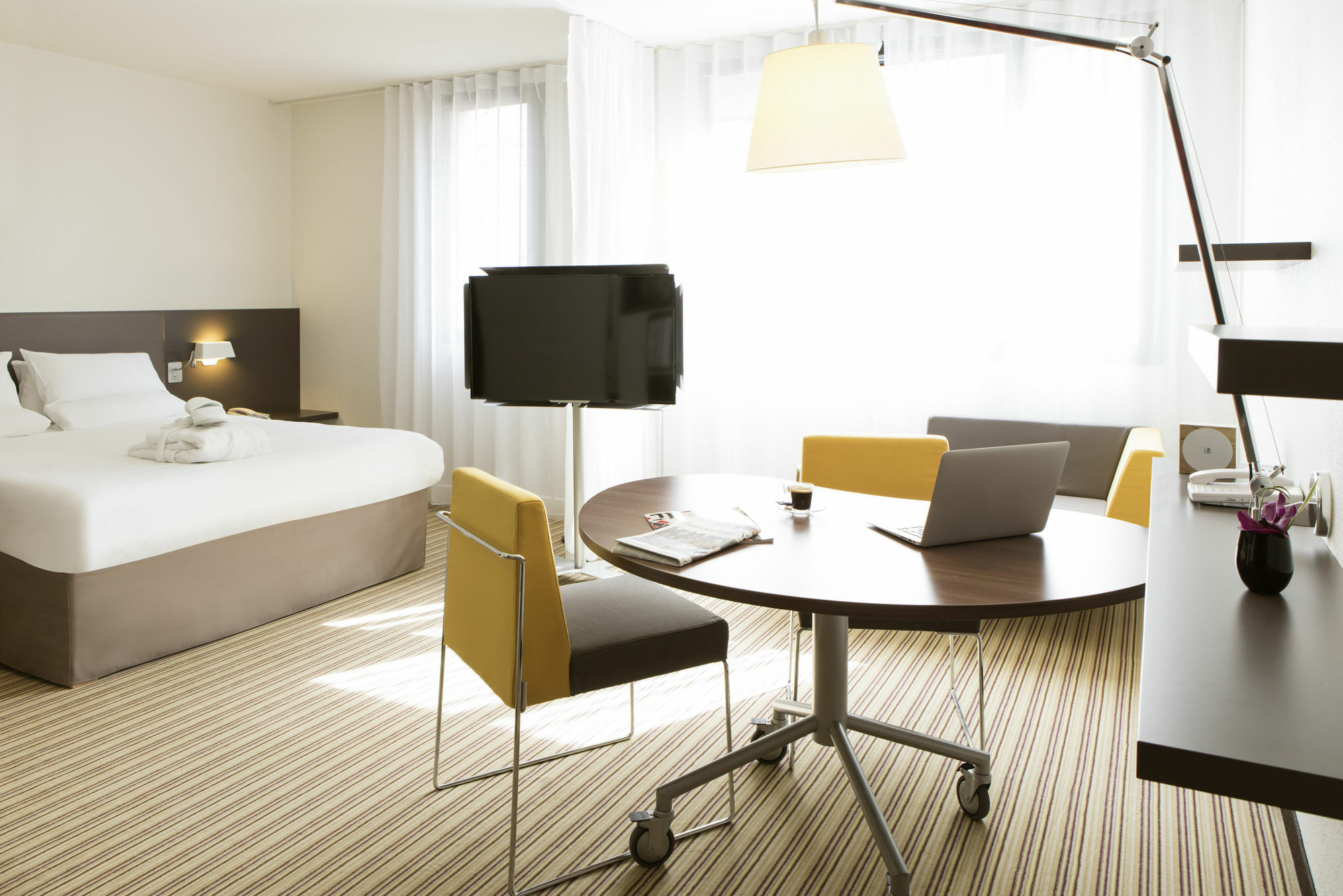 B&B Hotel Rueil-Malmaison Gare Экстерьер фото